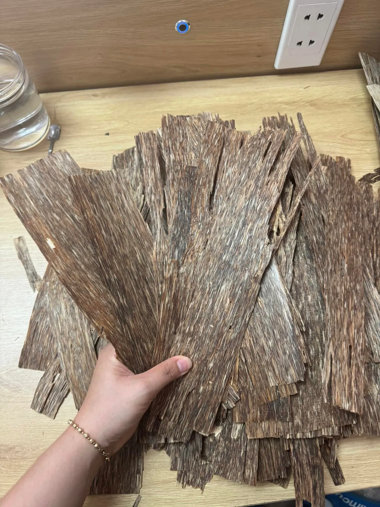 Double-Sided Oil Agarwood Chips – Ultra Thin 0.2mm Natural Vietnamese Oud